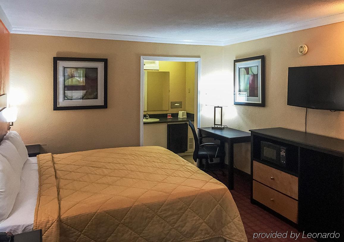 Rodeway Inn West Dodge Omaha Bagian luar foto