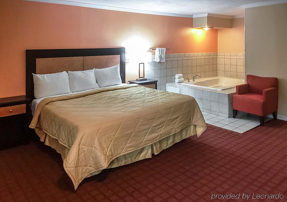 Rodeway Inn West Dodge Omaha Bagian luar foto