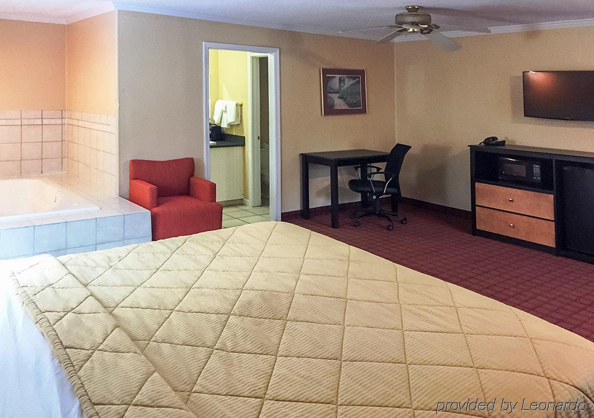 Rodeway Inn West Dodge Omaha Bagian luar foto