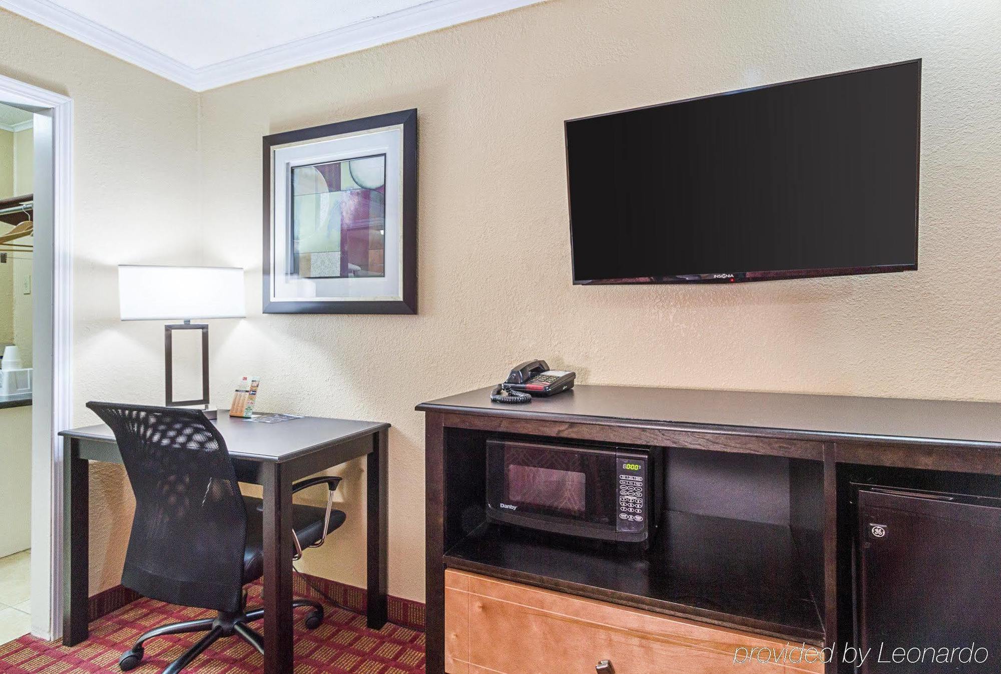 Rodeway Inn West Dodge Omaha Bagian luar foto