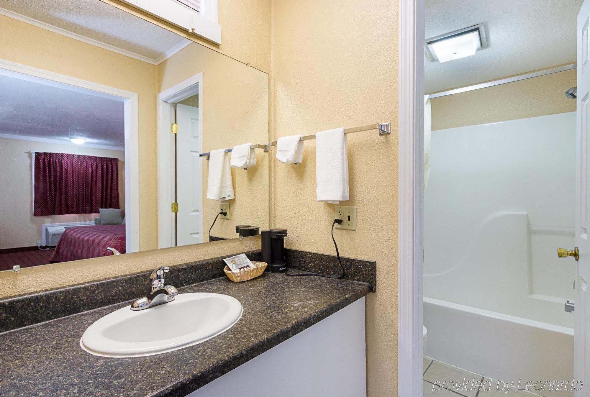 Rodeway Inn West Dodge Omaha Bagian luar foto
