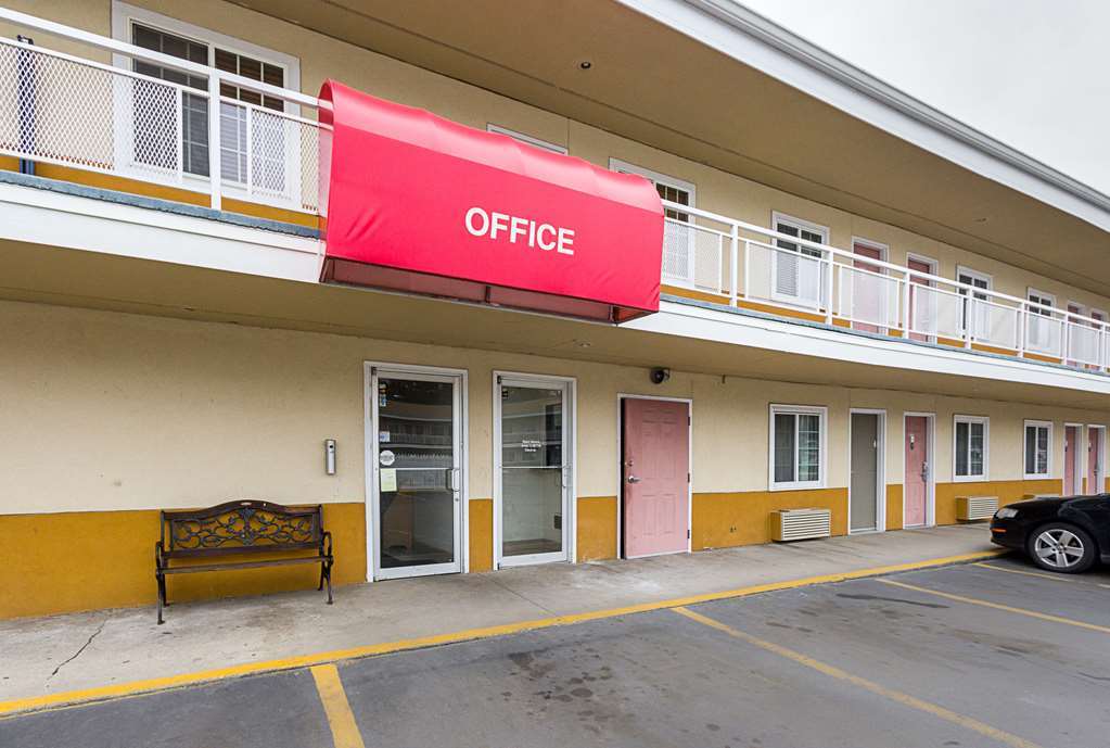 Rodeway Inn West Dodge Omaha Bagian luar foto