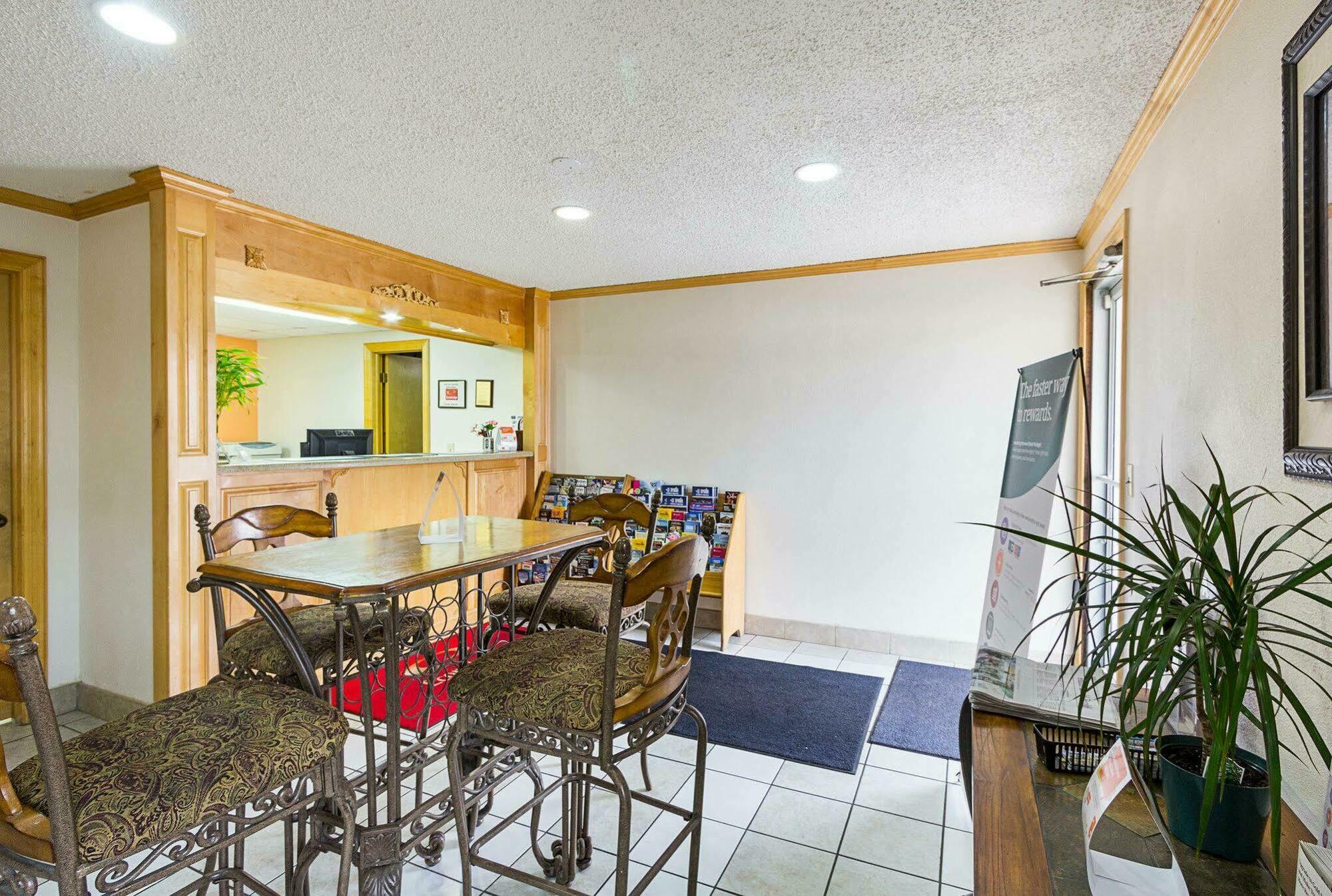 Rodeway Inn West Dodge Omaha Bagian luar foto
