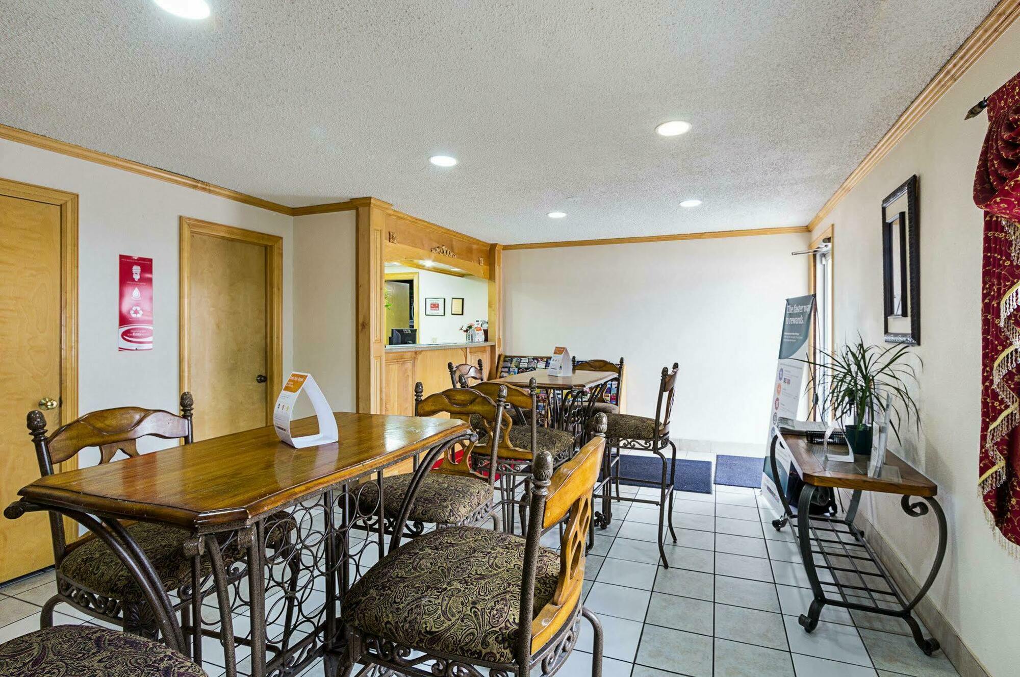 Rodeway Inn West Dodge Omaha Bagian luar foto
