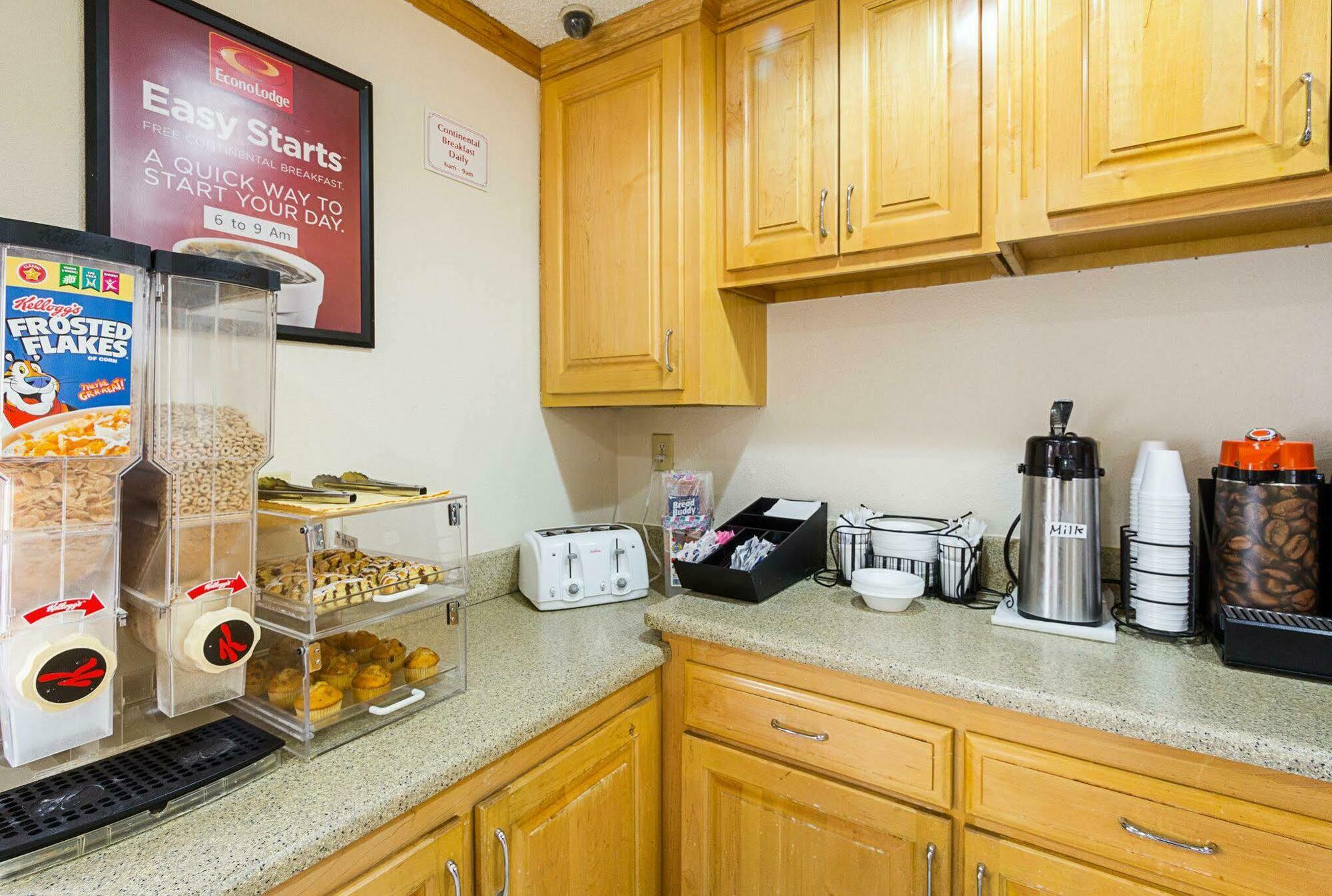 Rodeway Inn West Dodge Omaha Bagian luar foto